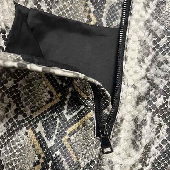 AQUA MINI SKIRT SIZE SMALL . Like new - Picture 10 of 16